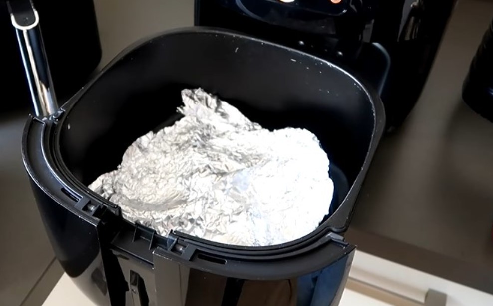 Can You Put Paper Towel in Air Fryer